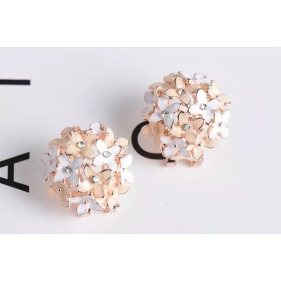 3/$30 FLOWER BOUQUET WHITE PINK EARRINGS STUD - Picture 4 of 8